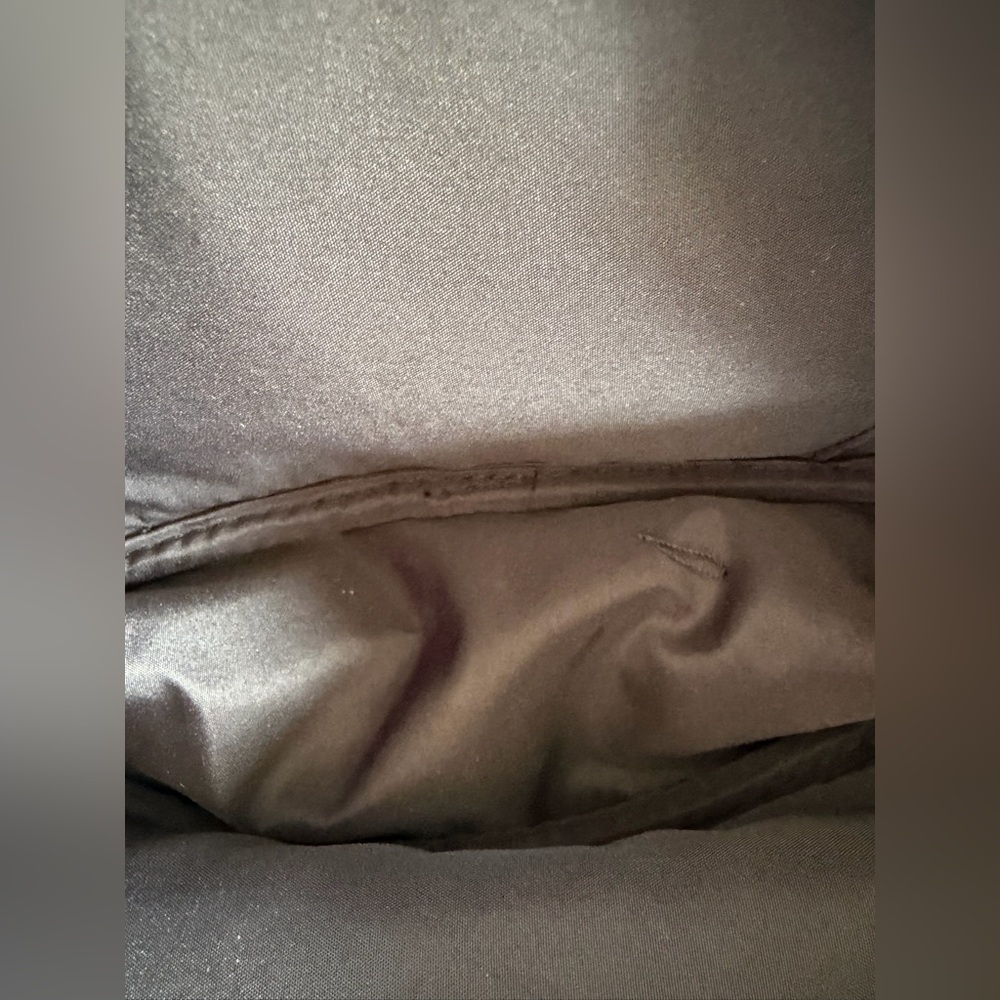 Prada beauty/travel bag. Excellent condition. Unisex. Zippered pouch w/a strap - Picture 4 of 4